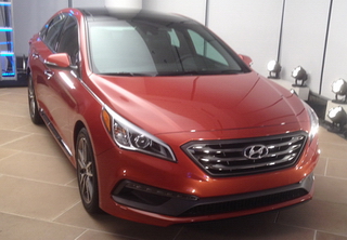 Hyundai Sonata 2015 sẽ &quot;thắng&quot; nhờ giá mềm