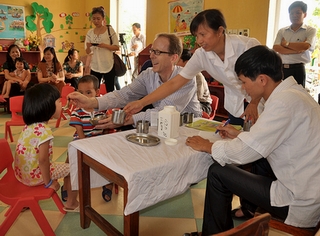 Dừng chương trình tẩy giun sau khi có trẻ tử vong