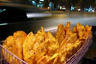 Xác minh về &quot;bánh khoai vàng ruộm nhờ hóa chất&quot;