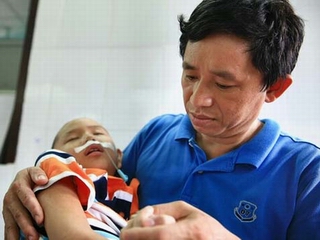 Miễn phí điều trị cho con y sỹ đảo Trường Sa mắc bệnh nặng