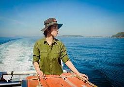 Hoa hậu Ngọc Hân đẹp rạng rỡ trên đảo Lý Sơn