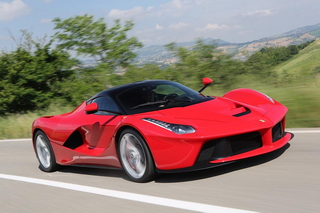 “Run rẩy” sau vô lăng LaFerrari