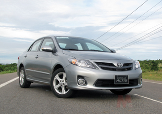 Corolla Altis ‘giảm giá’ 15 triệu đồng