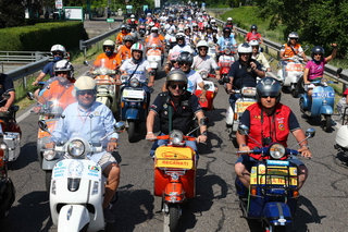  Lạc vào thế giới Vespa