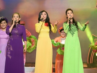 Phi Nhung, Uyên Trang lần đầu hát chung &quot;Ngợi ca quê hương&quot;