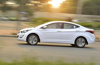 Hyundai Elantra 2014 giá từ 649 triệu tại Việt Nam