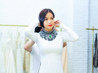  Trương Ngọc Ánh thướt tha áo dài đi Pháp dự Liên hoan phim