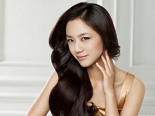 Người đẹp Sắc Giới chuẩn bị lên xe hoa