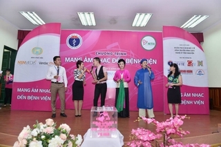  Bữa tiệc âm nhạc tuyệt vời xua tan mưa bão