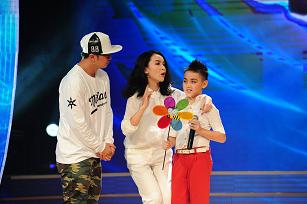 Bước nhảy Hoàn vũ nhí 2014: Yến Trang bội thu vì dùng quà để &quot;mua chuộc&quot; thí sinh