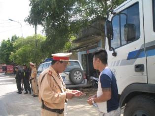 Thanh tra giao thông làm việc của cảnh sát giao thông: Đúng hay sai?