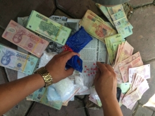 Liên tiếp bắt đối tượng buôn ma tuý