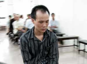 Đột nhập ngân hàng giết bảo vệ, cướp tài sản