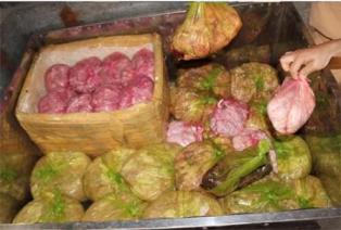 Nội tạng, động vật hoang dã &quot;tung hoành&quot; trên xe khách