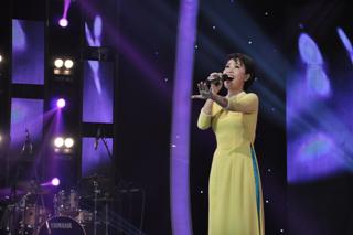 Ca sĩ 'đắt khách' thi đấu bằng ca khúc vang bóng!