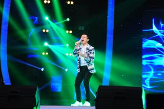 Bài hát còn xanh: 2 Idol “đấu” nhau