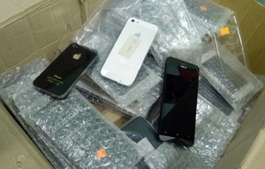 Hà Nội: Bắt lô hàng iPhone không nguồn gốc