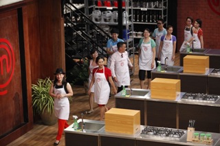 Top 11 Master chef loay hoay với thử thách Chiếc hộp bí mật