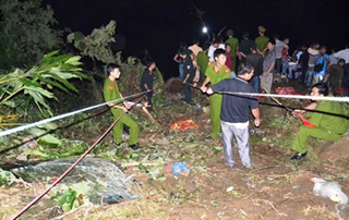 Tặng bằng khen cho nhóm cứu nạn xe bị lao xuống vực