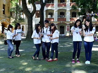 VinaPhone tặng quà tiền triệu cho tân sinh viên