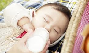 Bú bình: &quot;Thủ phạm&quot; gây sâu răng ở trẻ em