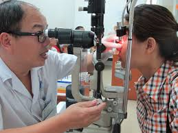 Cách ly bệnh nhân đau mắt đỏ khi khám bệnh
