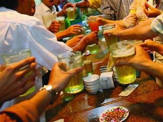 Rượu, bia đang tàn phá đàn ông Việt