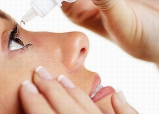 Bạn dùng thuốc nhỏ mắt đúng cách chưa?