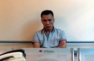 Trung uý cảnh sát giao thông bị đấm liên tiếp