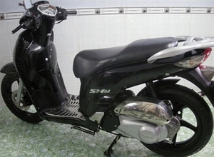 Giả công an, xịt hơi cay cướp xe máy SH