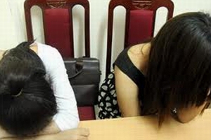 Thiếu nữ tuổi teen “bán thân”, dẫn mối “bán người”
