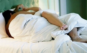Lao vào tình một đêm, quý ông bị &quot;lột trần&quot;