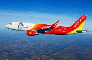 Hành khách năn nỉ, quát nạt các nữ tiếp viên để được...đi vệ sinh