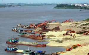 Hàng trăm cảnh sát vây bắt hơn 50 tàu &quot;cát tặc&quot;