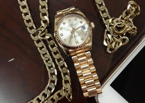 Trộm vàng, đồng hồ Rolex rồi bật nhạc ngồi nghe