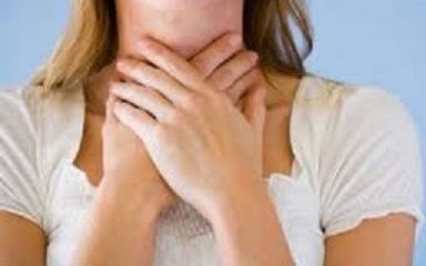 Lý do khiến bạn bị đau họng vào buổi sáng