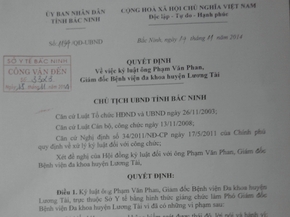 Giáng chức giám đốc bệnh viện lăng mạ phóng viên