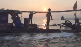 Xử phạt các chủ phương tiện có hành vi hút cát trái phép