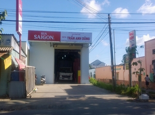 Đang tháo dỡ nhà ông Truyền tại Bến Tre