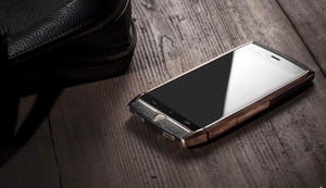 Smartphone có giá bằng cả chiếc xe máy hàng hiệu