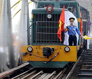 Mở nhà hàng, quán cà phê trên cầu Long Biên?