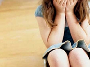 Cho uống nước mía rồi hiếp dâm bé gái hàng xóm