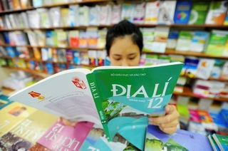 Khẩn trương đổi mới chương trình sách giáo khoa