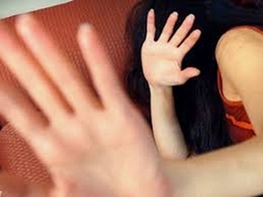 Nửa đêm lẻn vào phòng hiếp dâm con gái ông chủ