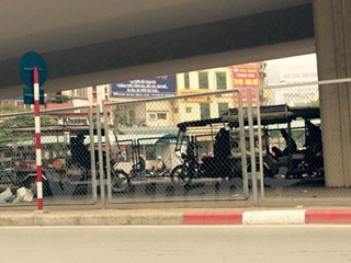 Hà Nội không cho trông xe dưới gầm cầu vượt