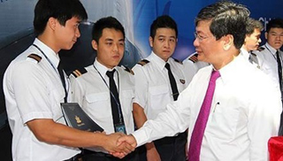 Vì sao phi công Vietnam Airlines nghỉ việc hàng loạt?