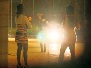 Muôn kiểu nguỵ trang để ... bán dâm