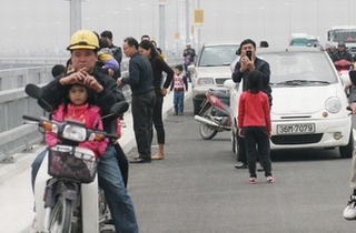 Giải mã &quot;cơn sốt&quot; mang tên cầu Nhật Tân