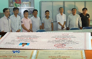 Phá đường dây làm bằng tiến sĩ giả
