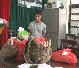 Bắt đối tượng vận chuyển 17kg pháo lậu
